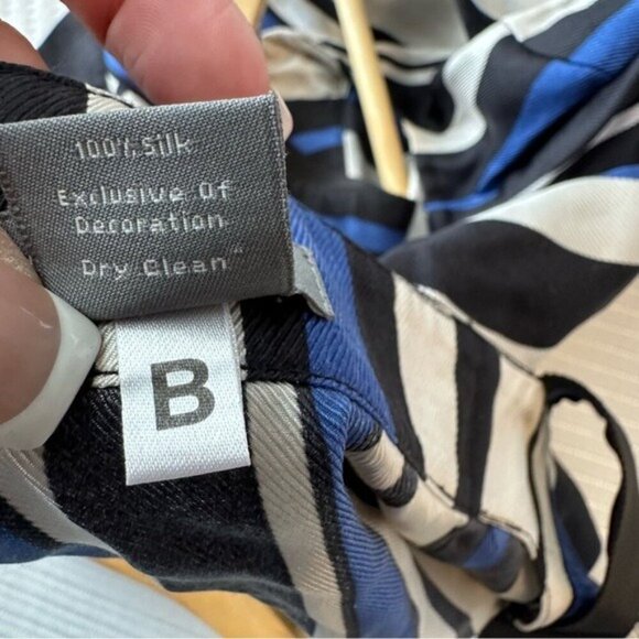 Ann Taylor Silk Black and White Graphic Boxy Tank Top Size 8 - Picture 7 of 8